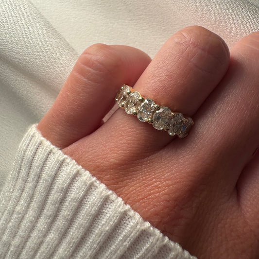 Shared Prong Band With 0.25ct Oval Cut Diamonds