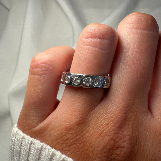 Hammer Set Flat Band With 0.12ct round brilliant cut diamonds