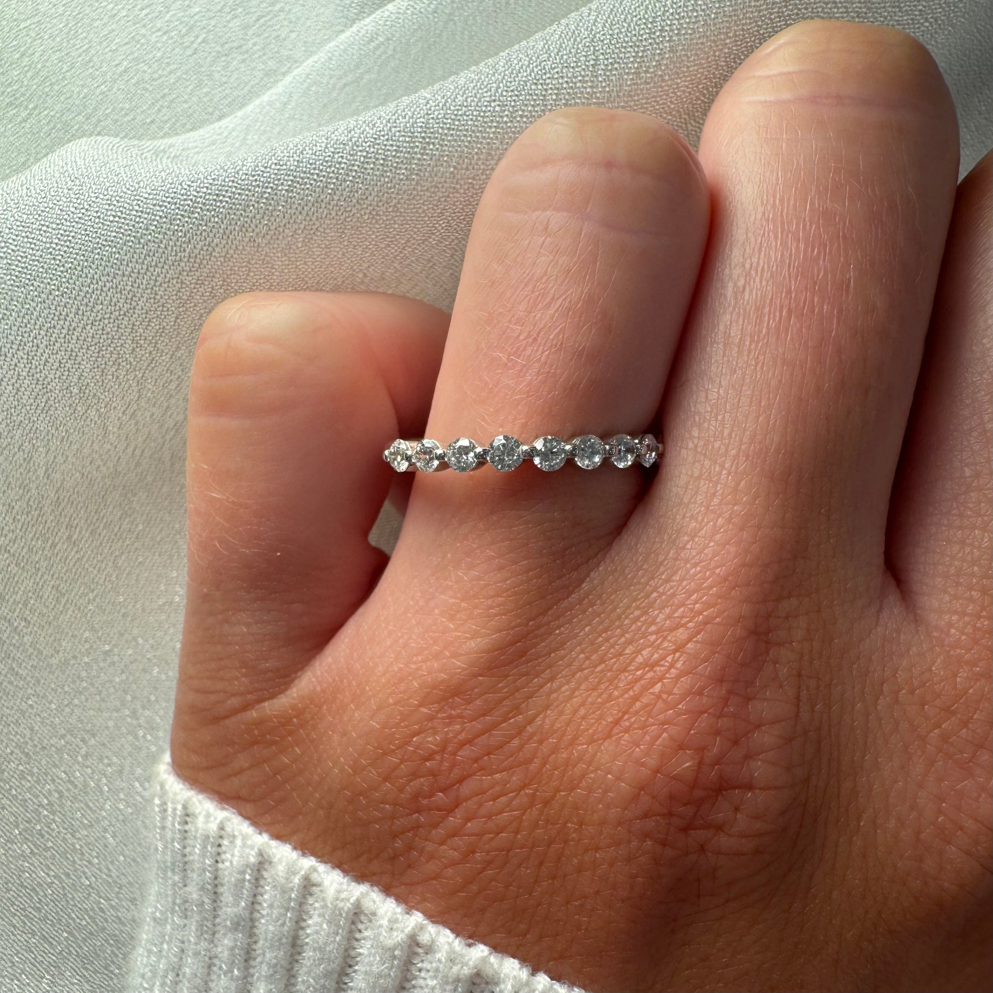 Single Prong Band With 0.05ct Round Brilliant Cut Diamonds