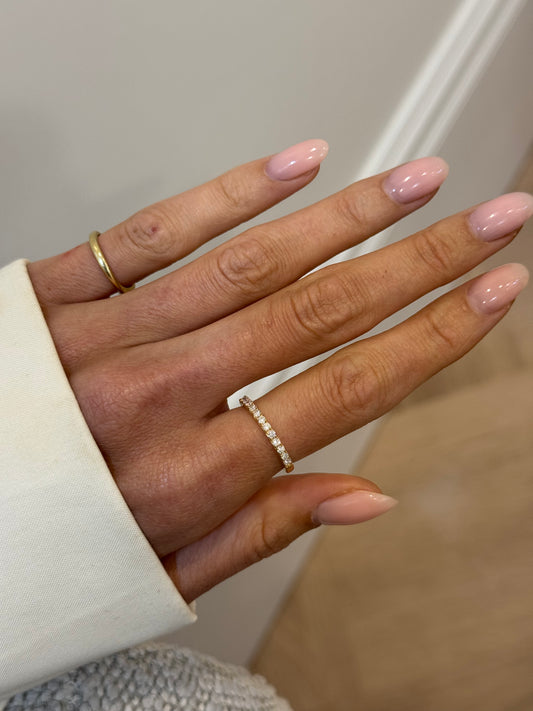 Round Brilliant Cut Shared Prong Set Diamond Band
