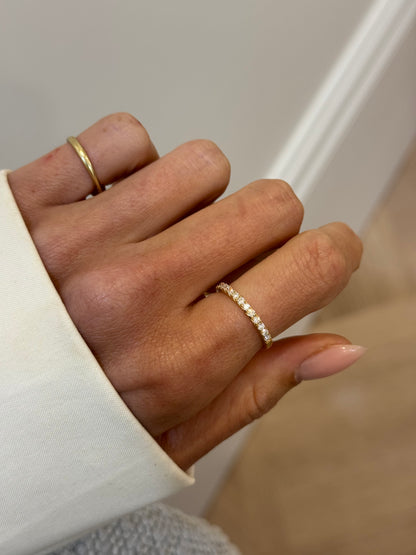 Round Brilliant Cut Shared Prong Set Diamond Band