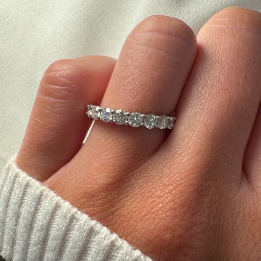 Shared Prong Band With 0.10ct Round Brilliant Cut Diamonds