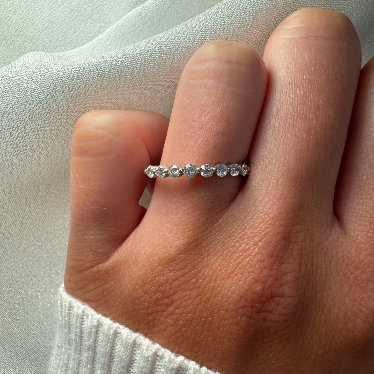 Single Prong Band With 0.05ct Round Brilliant Cut Diamonds
