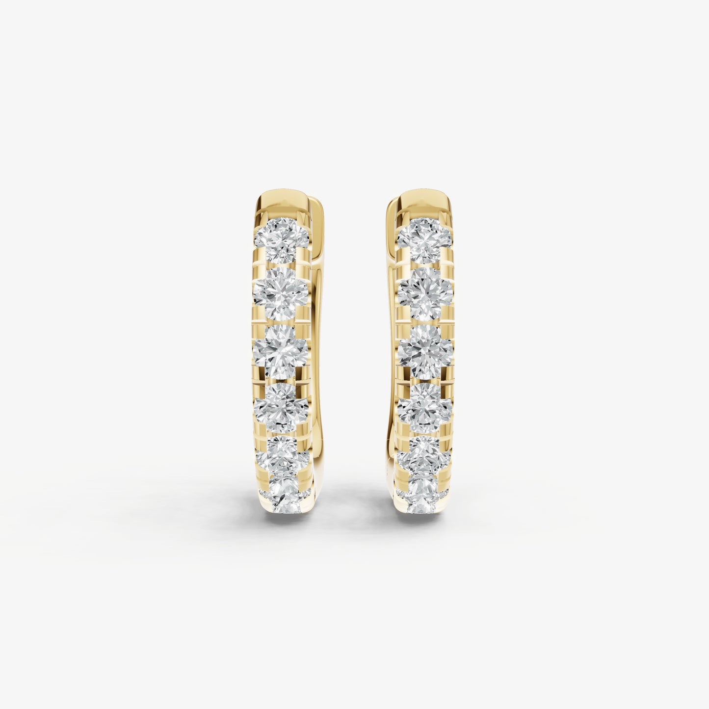 Petite 2pt Diamond Huggie Earrings Ð 8mm