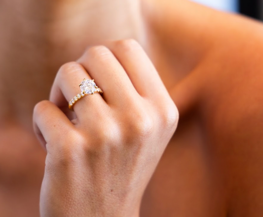 Shared Prong Diamond Engagement Ring with Round Brilliant Cut Diamond